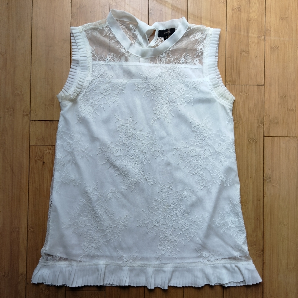 On Twelfth Lace Trim Sleeveless White Blouse Women's Size Small Pleated Hem